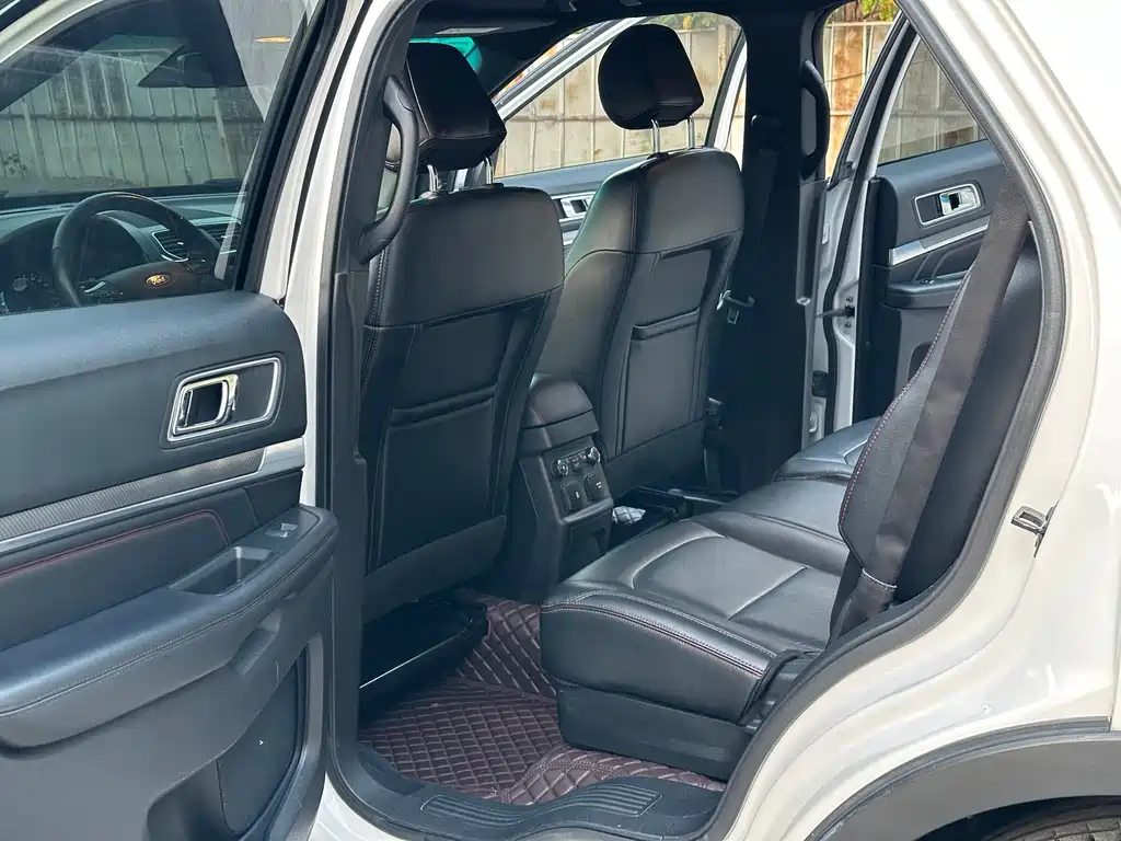 Ford Explorer (Import) — миниатюра 8