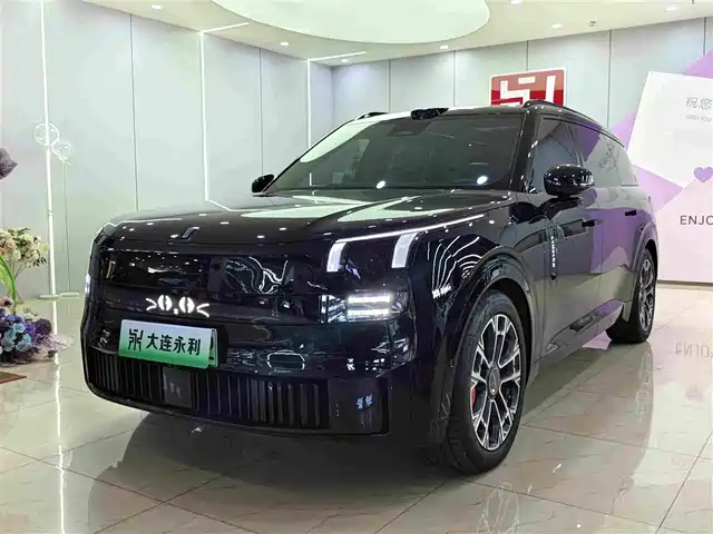 2025 Lynk & Co 900