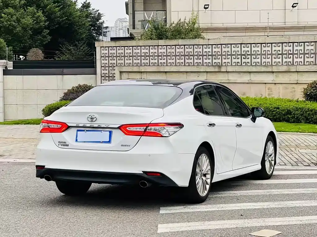 TOYOTA CAMRY
