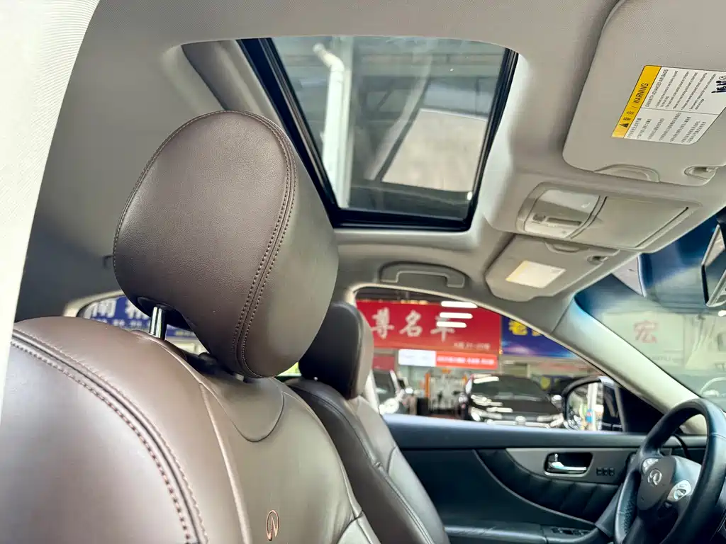 Infiniti QX70 — миниатюра 13