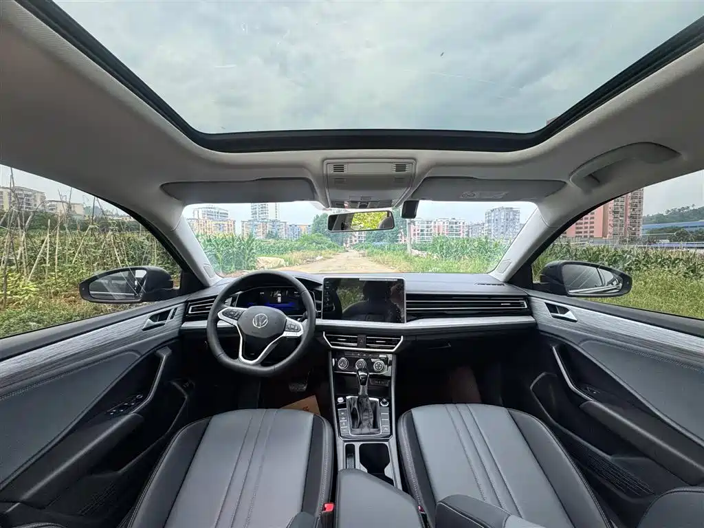 Volkswagen Sagitar 2025 300TSI DSG