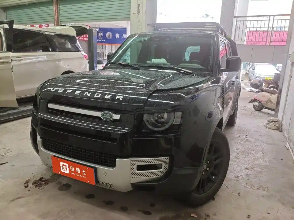 Land Rover Defender 2021