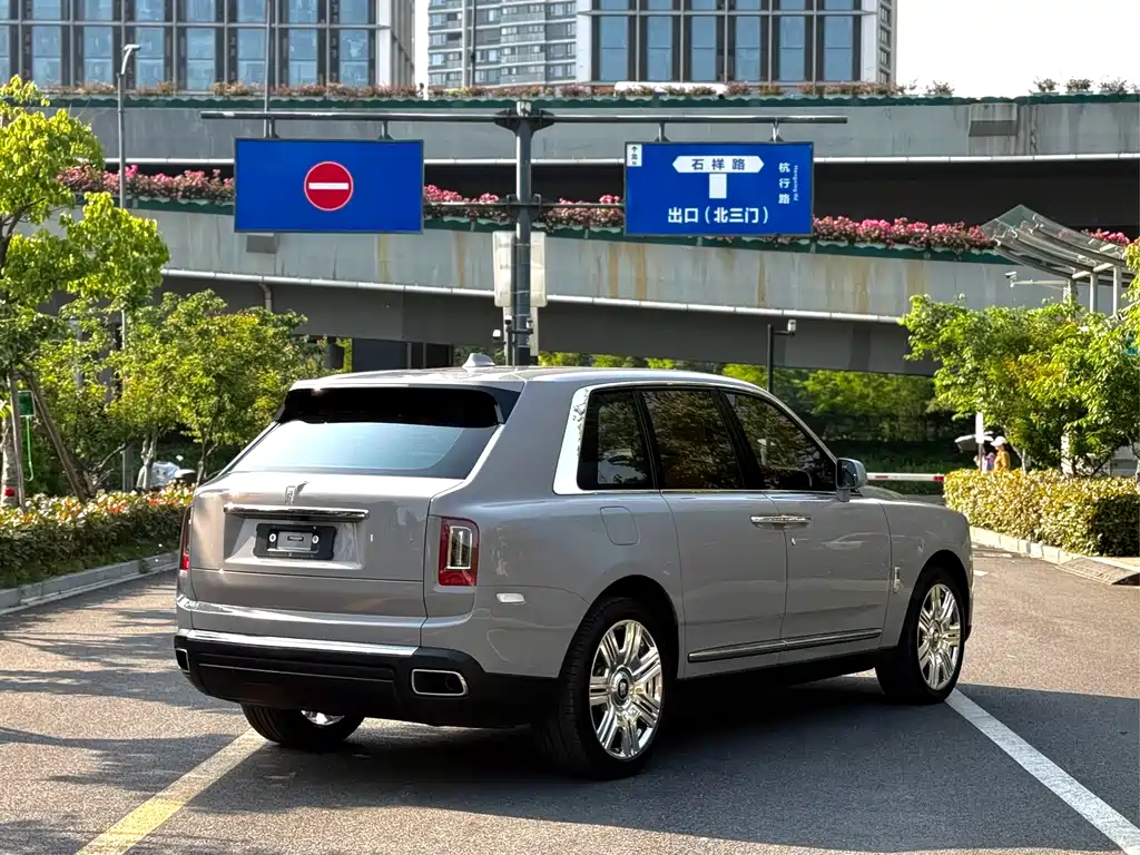 Rolls-Royce Cullinan 2018 мест