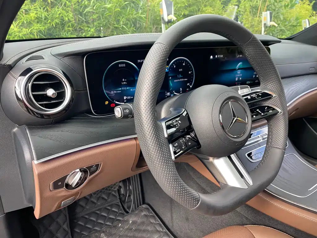 Mercedes-Benz E-Class — миниатюра 10