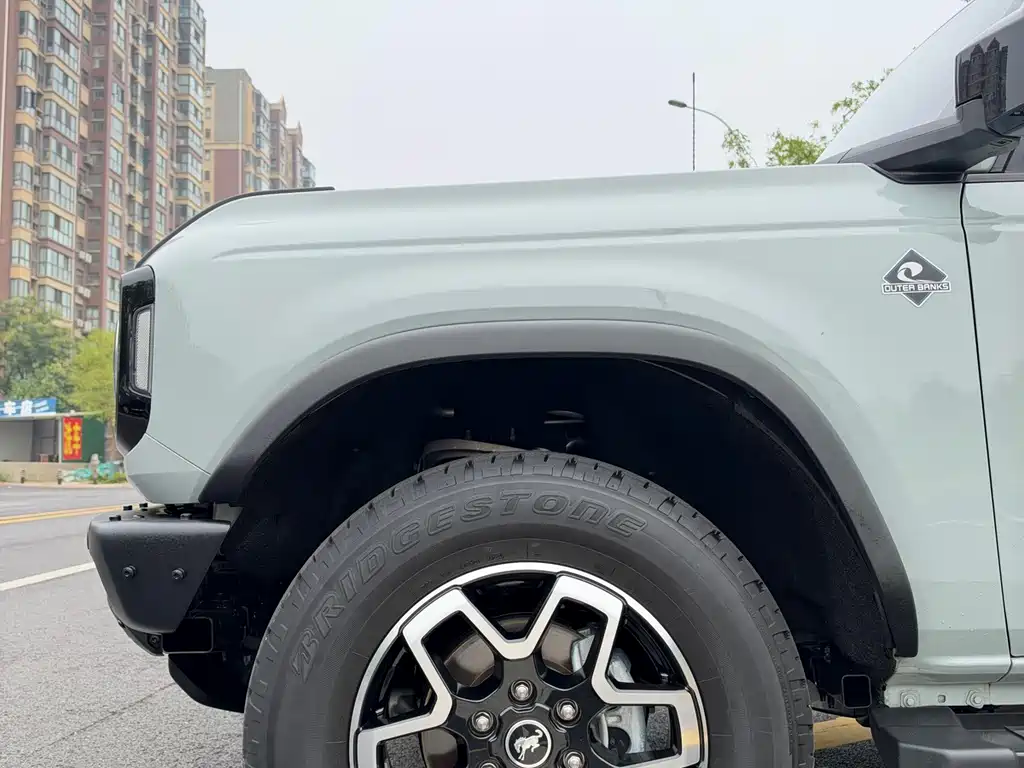Ford Bronco — миниатюра 9