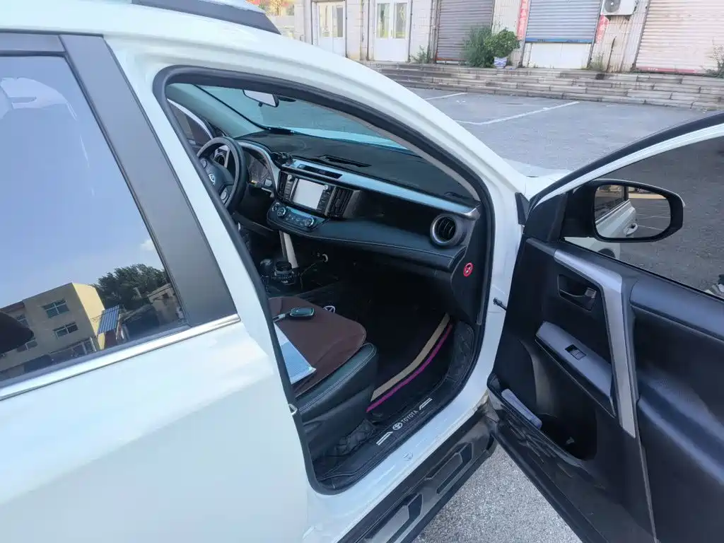 Toyota RAV4 — миниатюра 18