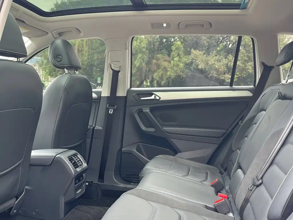 Volkswagen Tiguan L PHEV — миниатюра 11