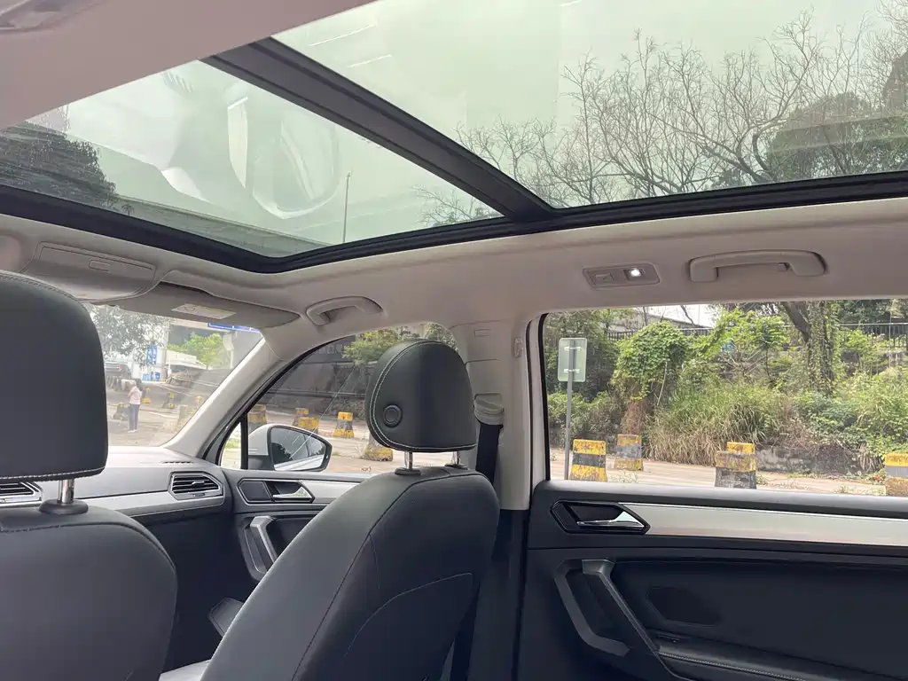 Volkswagen Tiguan L PHEV — миниатюра 14