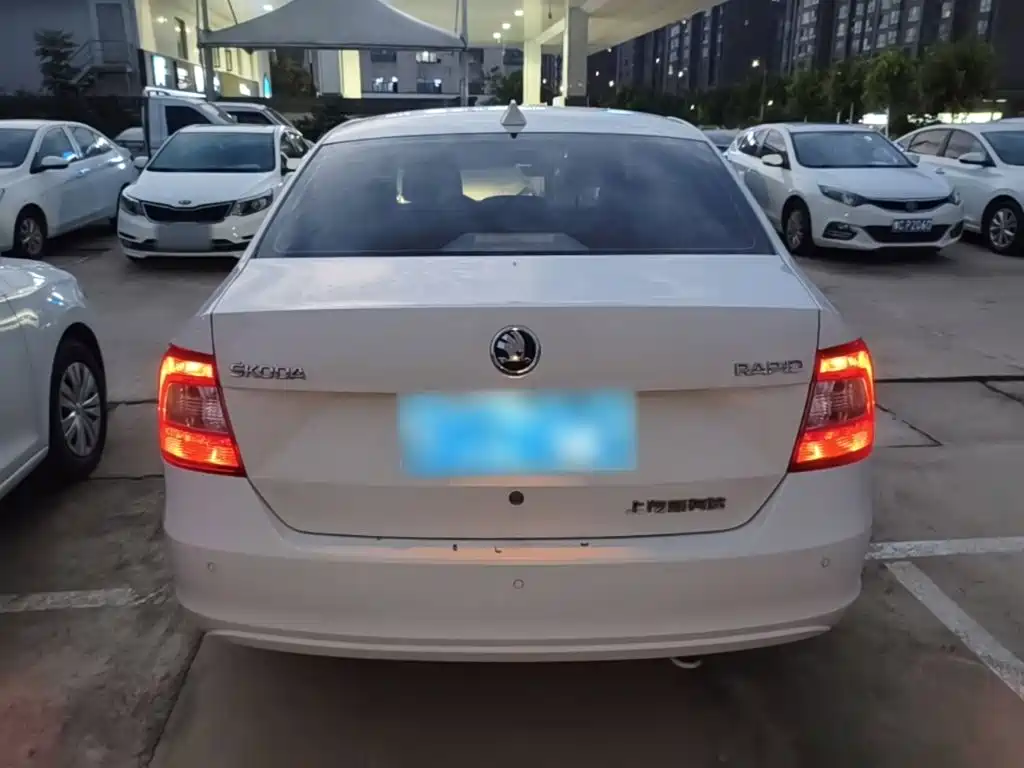Skoda Rapid — миниатюра 6