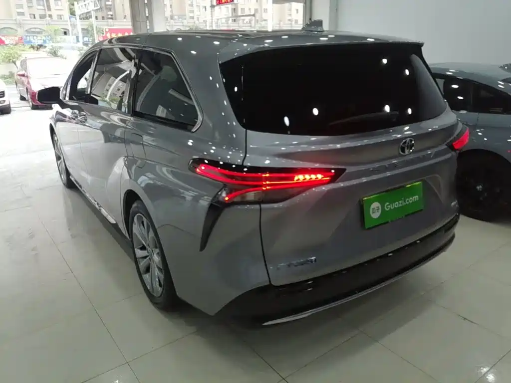 Toyota Sienna — миниатюра 5