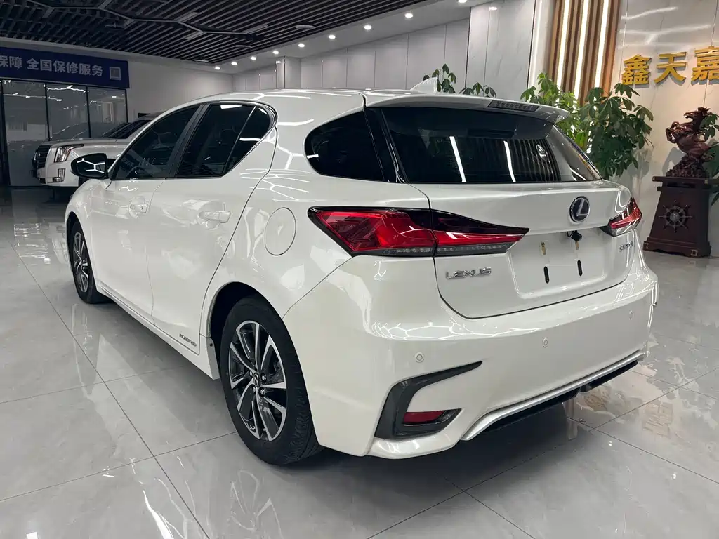 Lexus CT — миниатюра 4