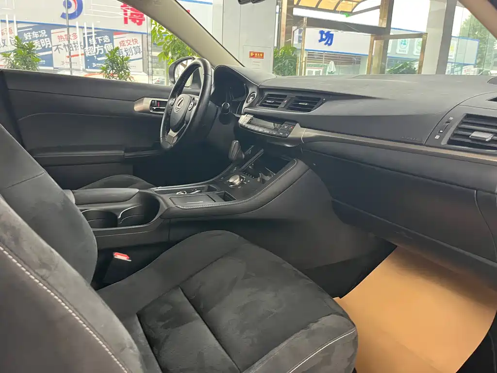 Lexus CT — миниатюра 8
