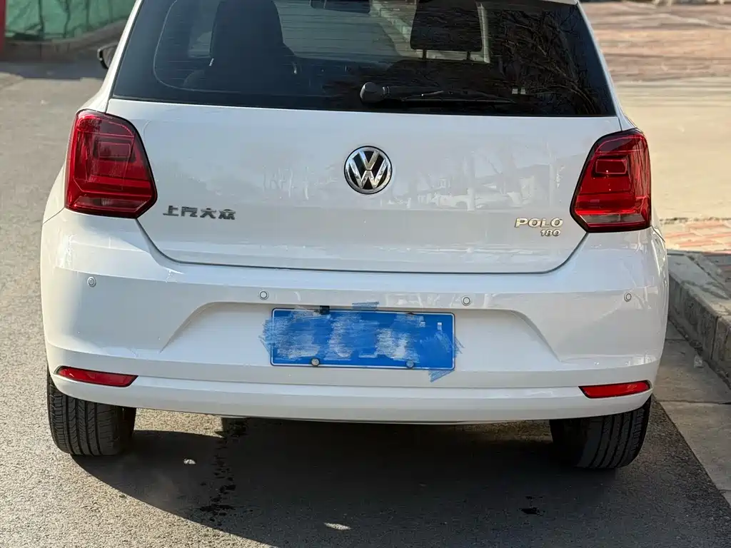 VOLKSWAGEN POLO