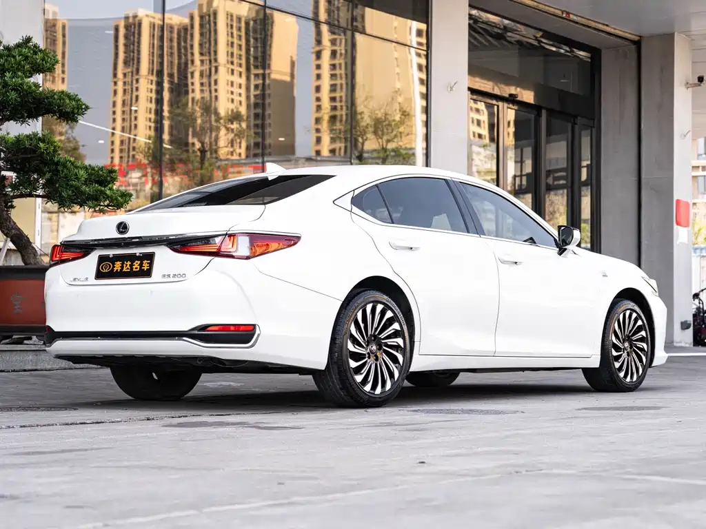 Lexus ES 2024 200
