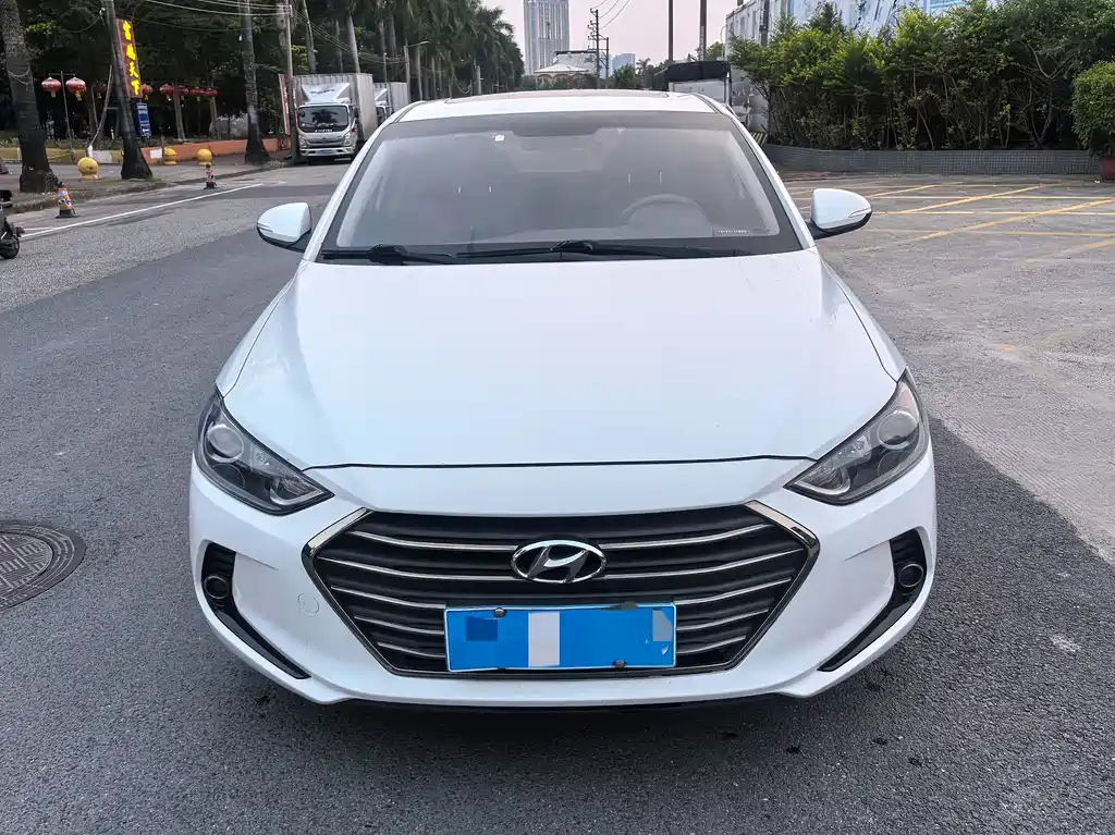 Hyundai Elantra — миниатюра 2