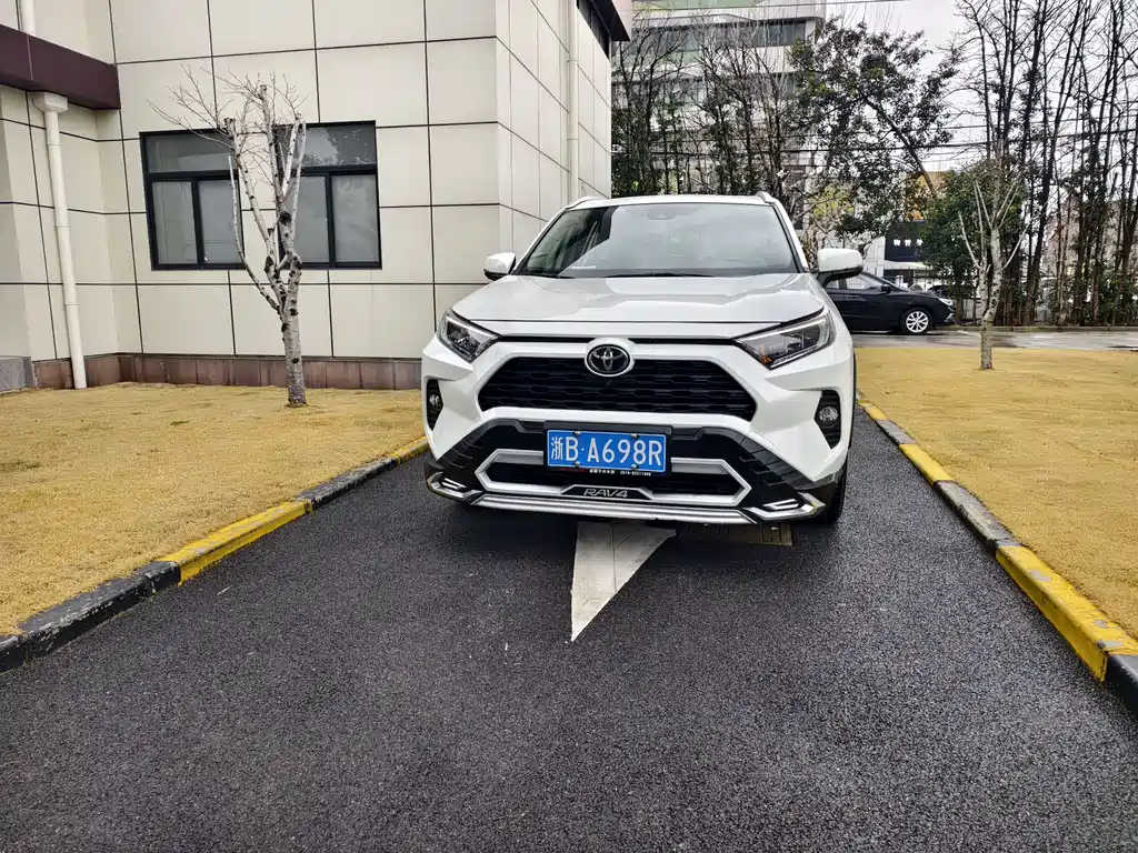 TOYOTA RAV4 RONGFANG