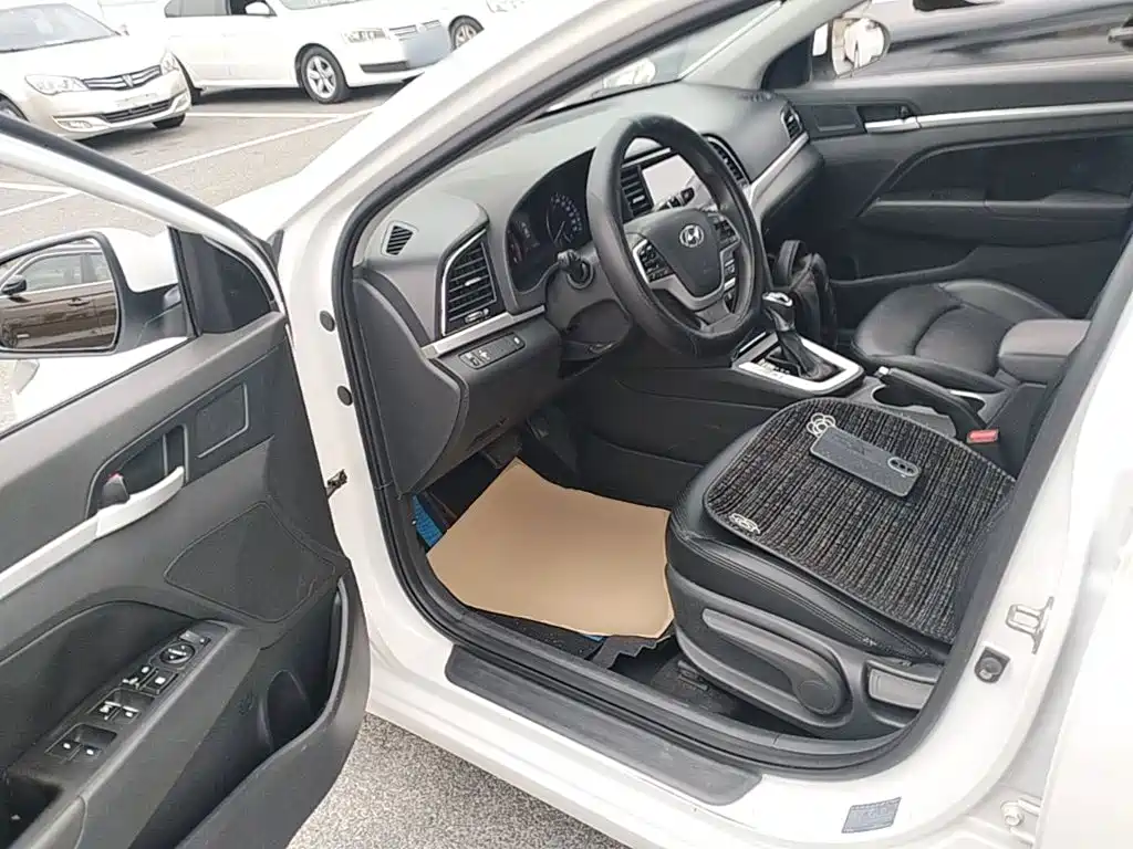 Hyundai Elantra — миниатюра 16