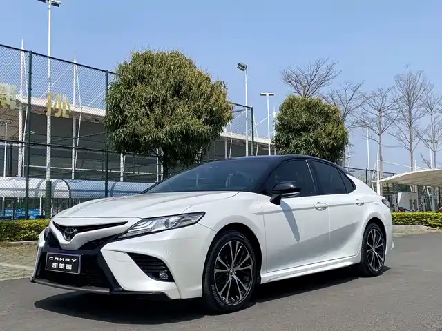 TOYOTA CAMRY 2018