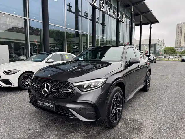Mercedes-Benz GLC 2025 GLC 260 4 MATIC SUV — фото 1