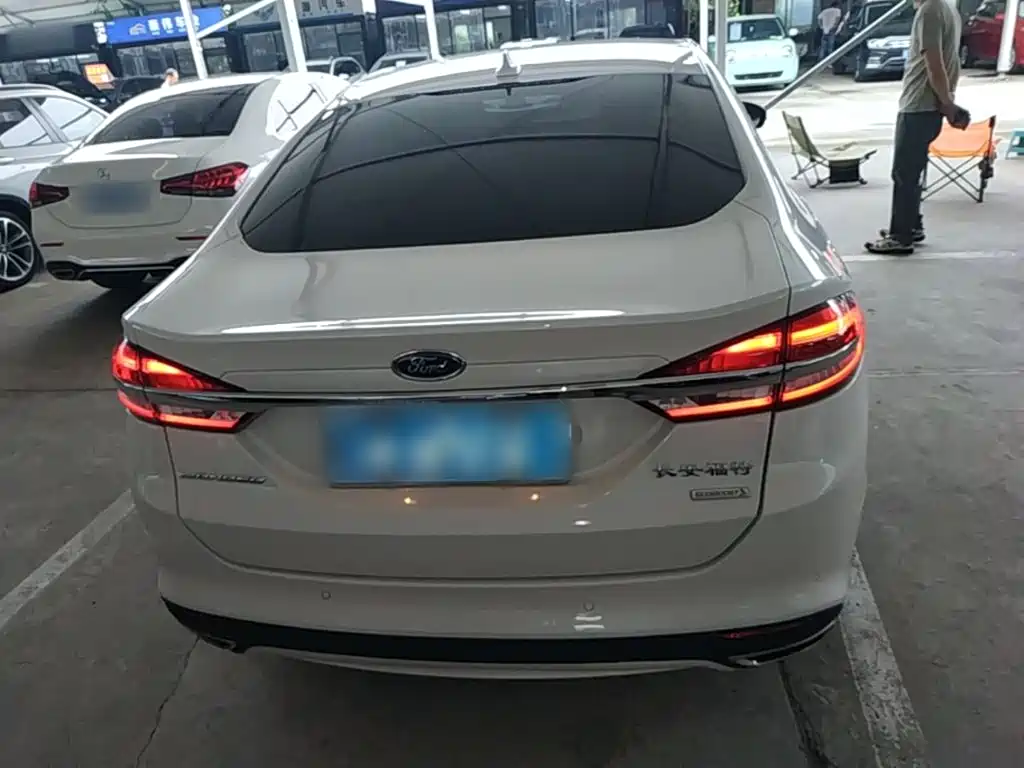 Ford Mondeo — миниатюра 6