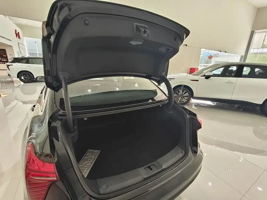Hongqi H5 PHEV 2025 130