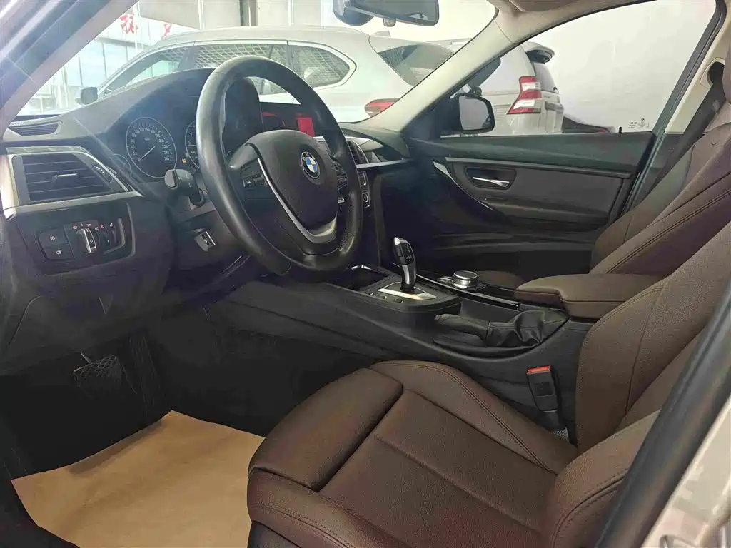 BMW 3 Series — миниатюра 8