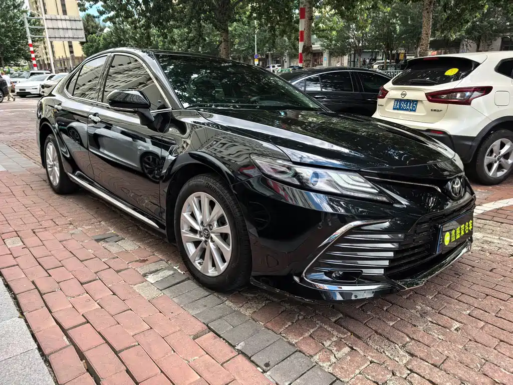 Toyota Camry — миниатюра 3