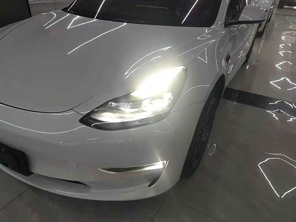 Tesla Model 3 — миниатюра 24