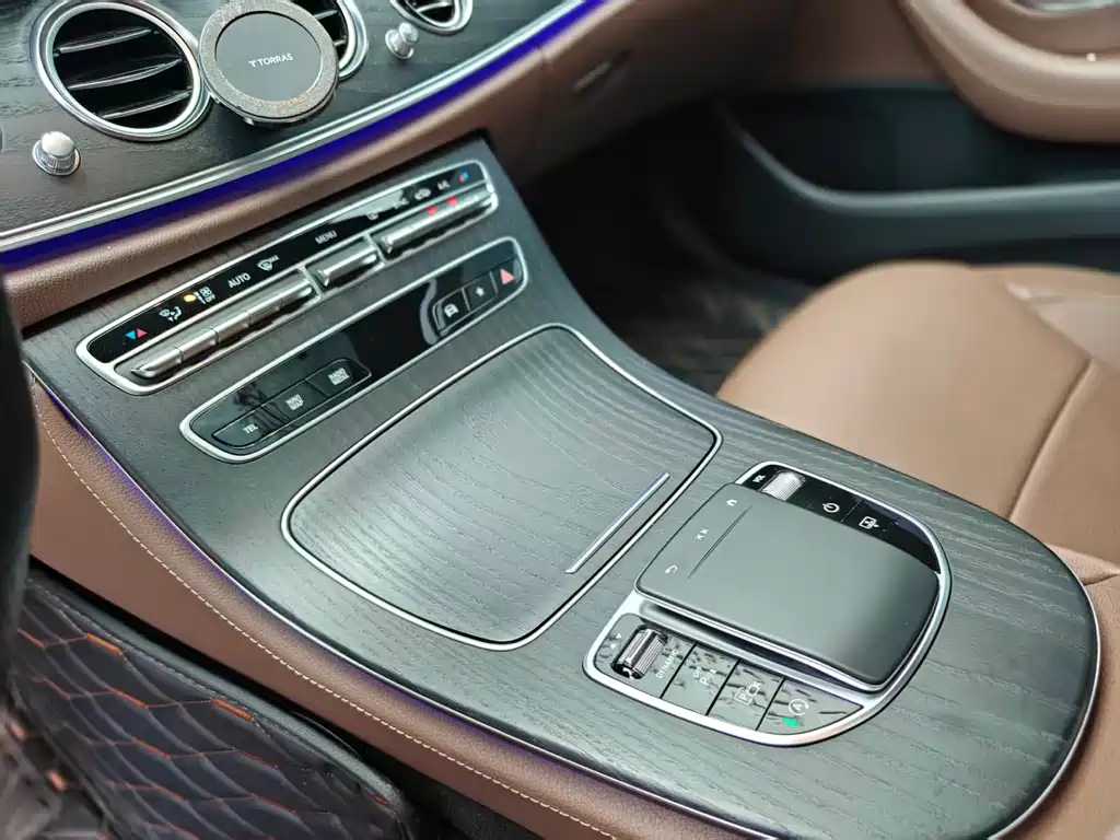 Mercedes-Benz E-Class — миниатюра 11