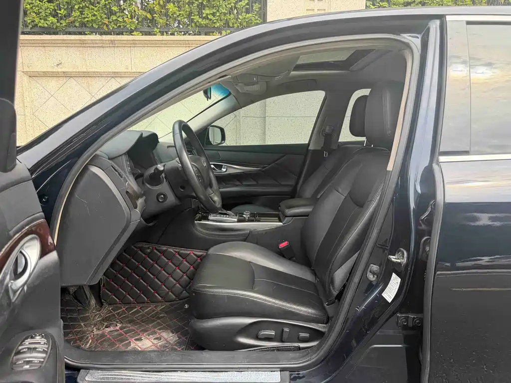 Infiniti Q70 — миниатюра 6