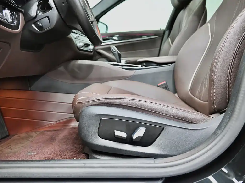 BMW 5 Series — миниатюра 16
