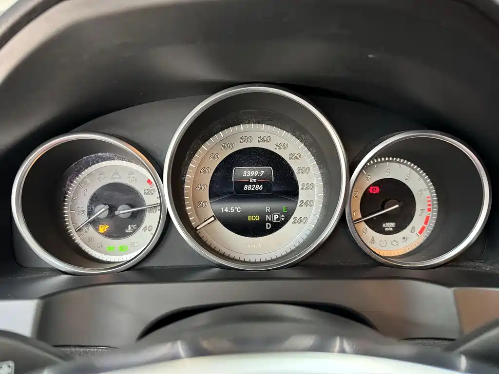 MERCEDES-BENZ E CLASS