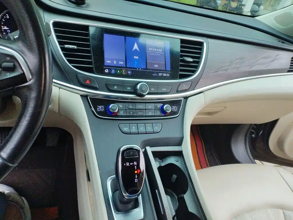 Buick LaCrosse — миниатюра 10