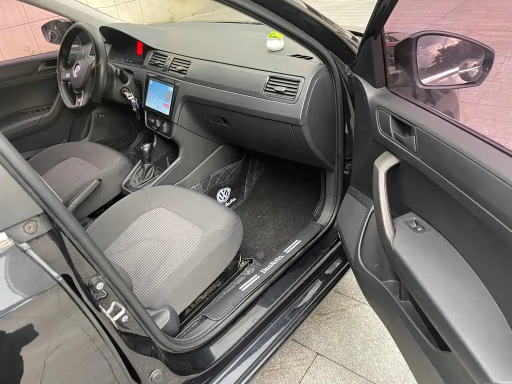 Volkswagen Santana — миниатюра 9