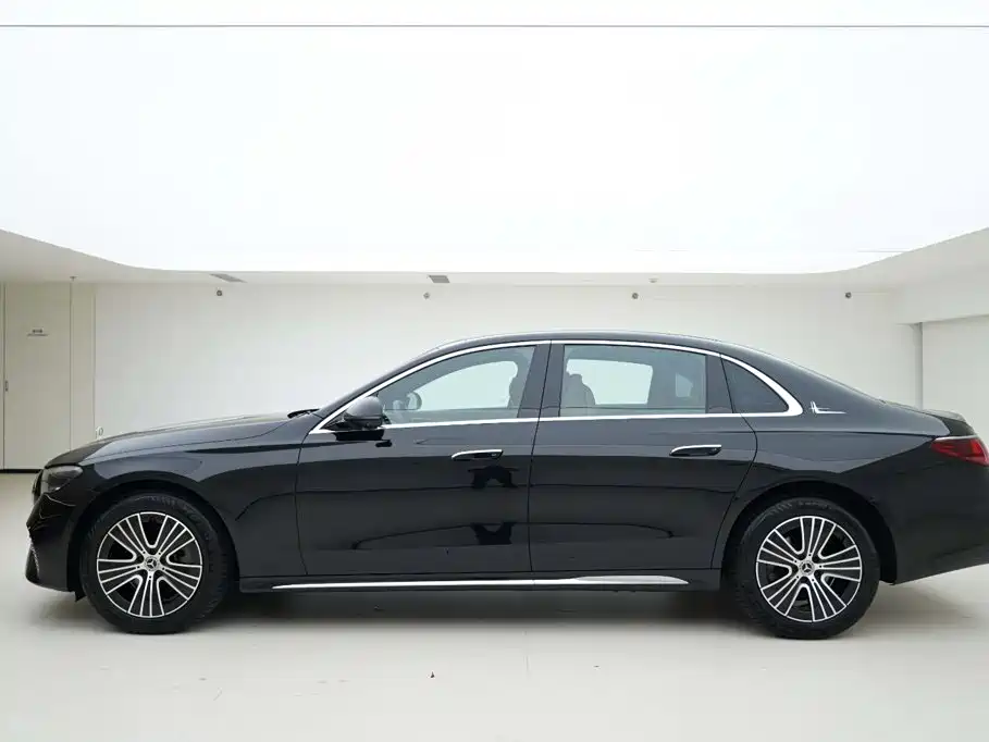 Mercedes-Benz E-Class — миниатюра 3