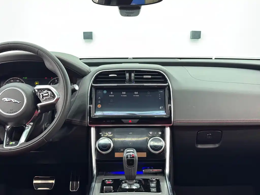 Jaguar XEL — миниатюра 8