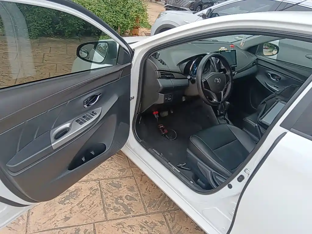 Toyota Yaris L — миниатюра 16