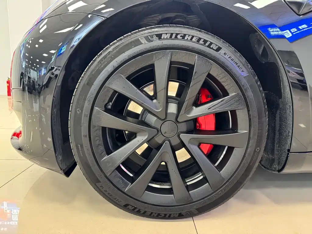 Tesla Model 3 — миниатюра 10