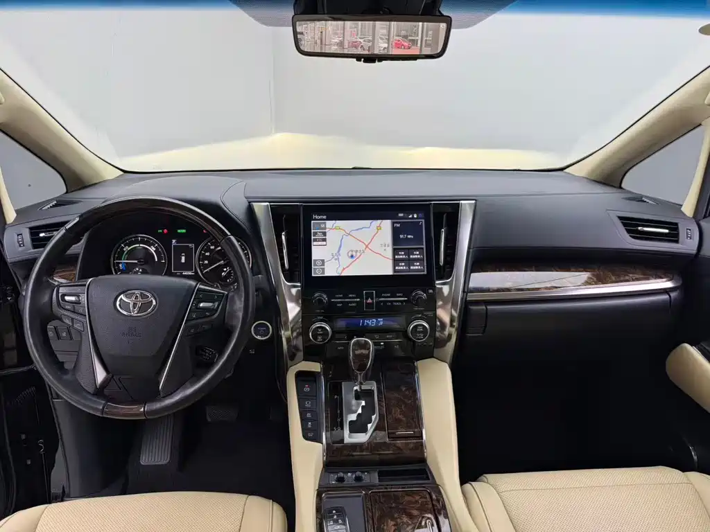 Toyota Alphard — миниатюра 6