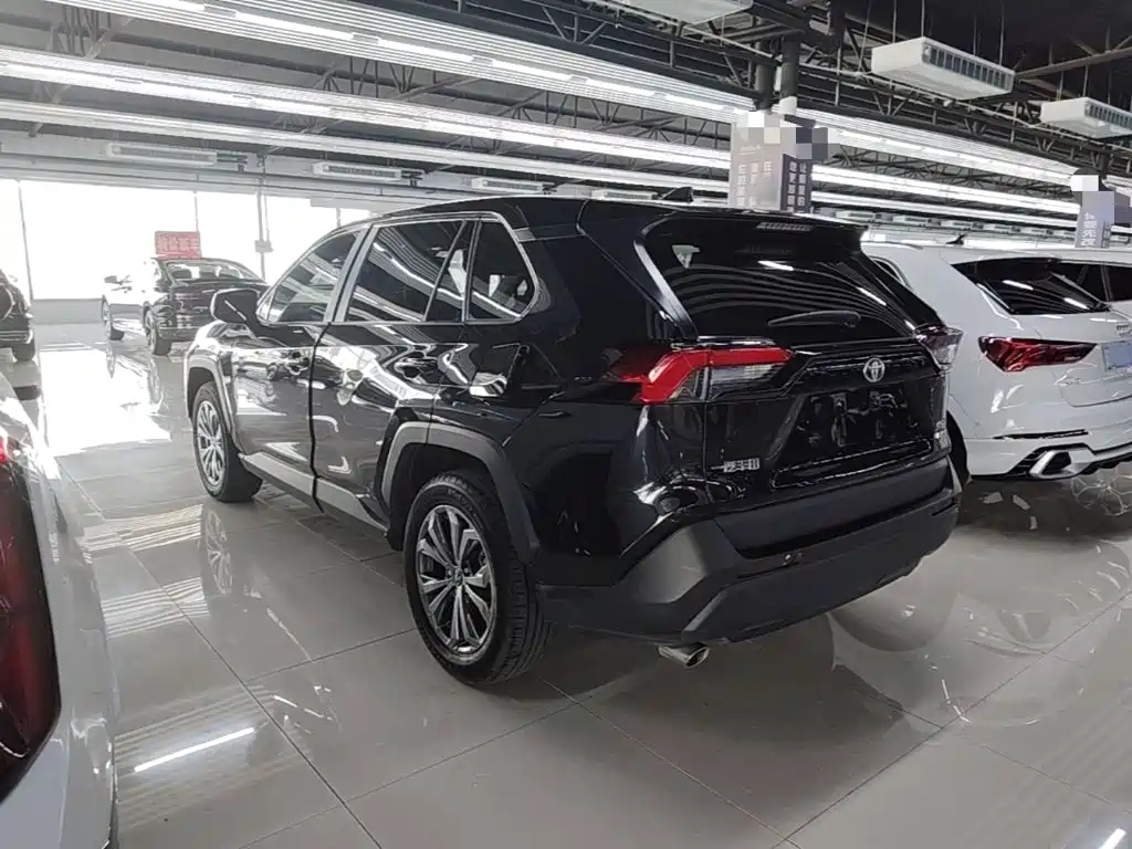 Toyota RAV4 — миниатюра 5