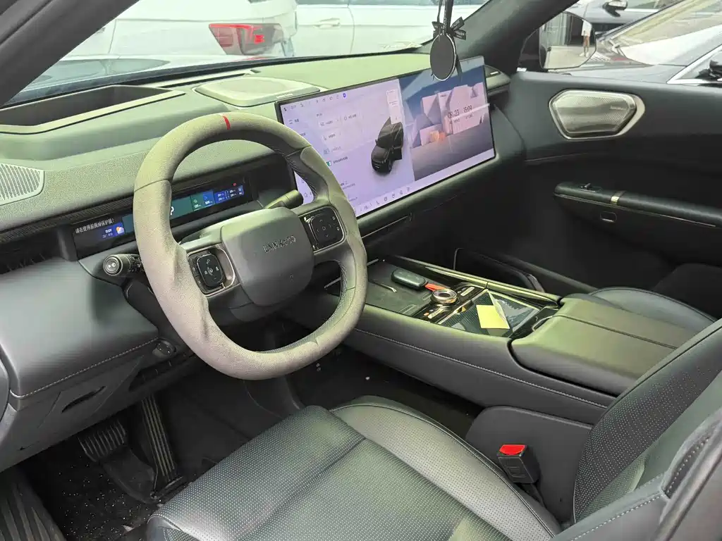 Lynk & Co 900 — миниатюра 8