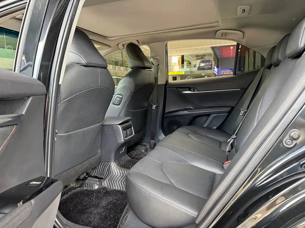 Toyota Camry — миниатюра 6