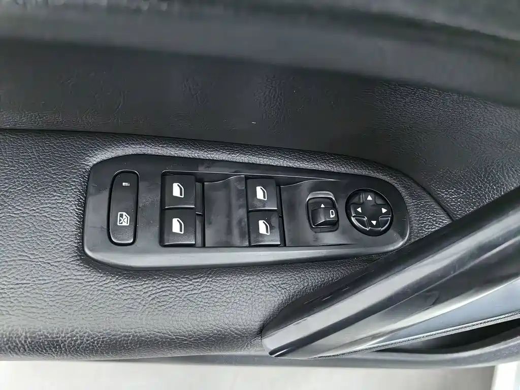 Peugeot 408 — миниатюра 9