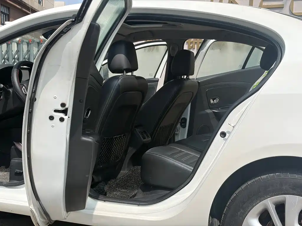 Renault Fluence — миниатюра 12