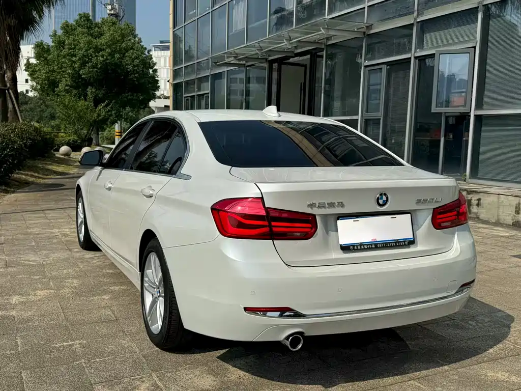 BMW 3 Series — миниатюра 4