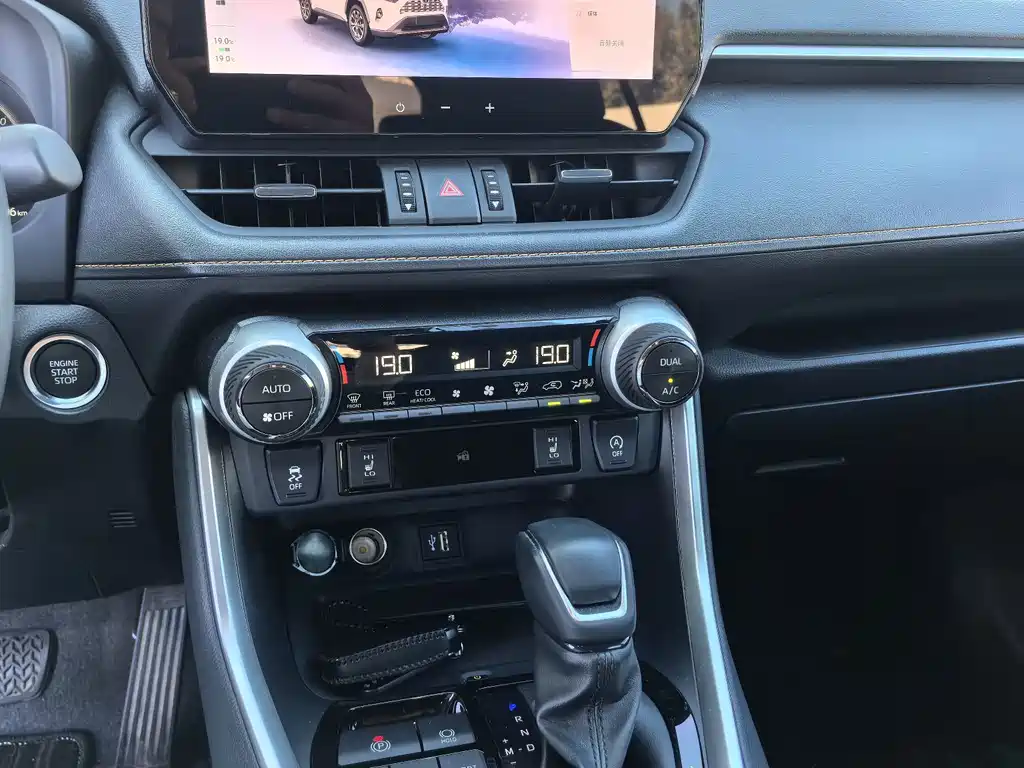 Toyota RAV4 — миниатюра 6