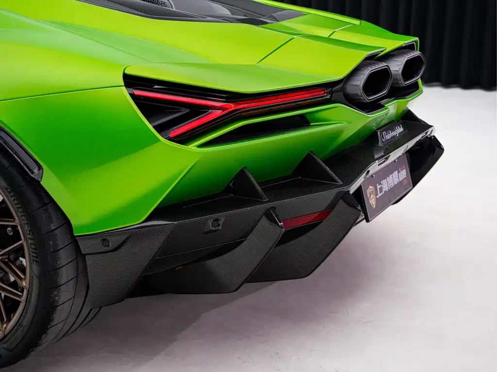 LAMBORGHINI REVUELTO