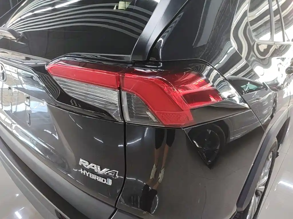 Toyota RAV4 — миниатюра 8