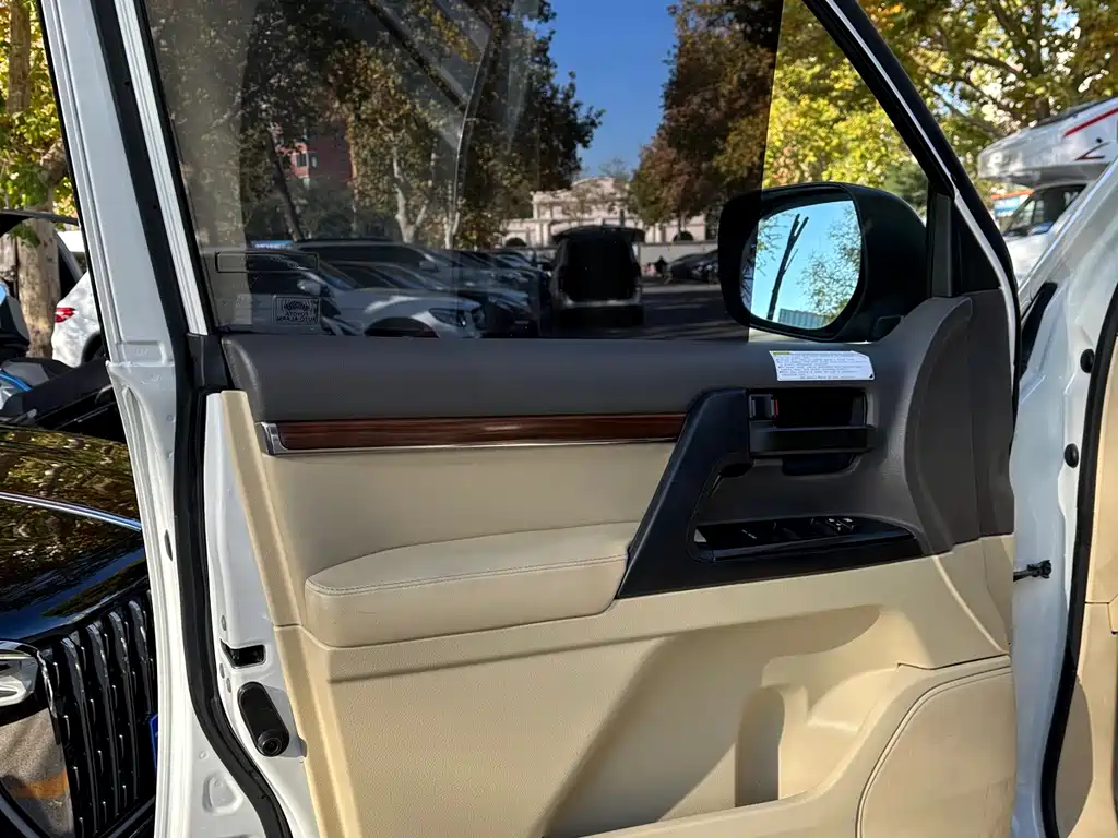 Toyota Land Cruiser 2017 4.6L AT