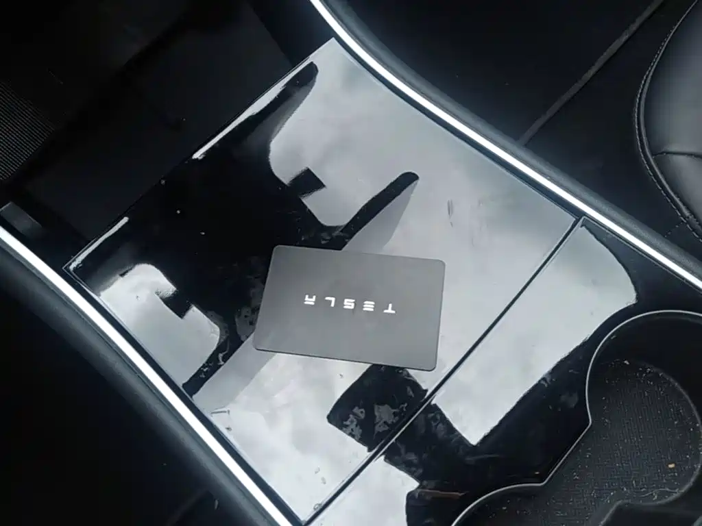 Tesla Model 3 — миниатюра 9